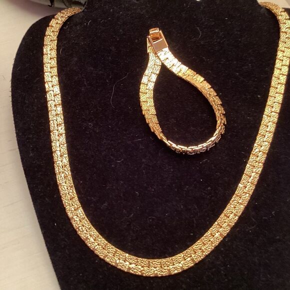 Goldtone Nugget Look Bracelet and Necklace Set - Picture 3 of 10